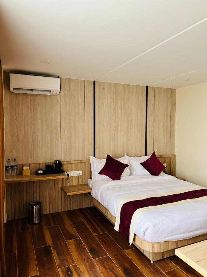 Hotel Black Diamond - Transit Point Inside Hotel Káthmándú Exteriér fotografie